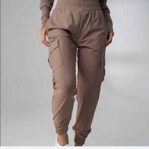 Balance Athletica Swift Cargo Jogger. High rise. Size Medium.
